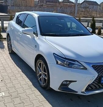 Белый Лексус СТ, объемом двигателя 1.8 л и пробегом 122 тыс. км за 15700 $, фото 1 на Automoto.ua