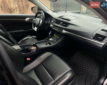 Черный Лексус СТ, объемом двигателя 1.8 л и пробегом 299 тыс. км за 9700 $, фото 9 на Automoto.ua