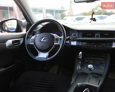 Лексус СТ 2011 в Харькове на Automoto.ua Черный Лексус СТ, объемом двигателя 1.8 л и пробегом 223 тыс. км за 11500 $, фото 10 на Automoto.ua
