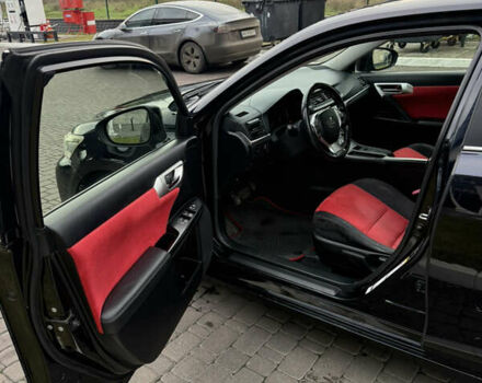 Черный Лексус СТ, объемом двигателя 1.8 л и пробегом 305 тыс. км за 9900 $, фото 1 на Automoto.ua