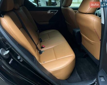 Черный Лексус СТ, объемом двигателя 1.8 л и пробегом 145 тыс. км за 12900 $, фото 15 на Automoto.ua