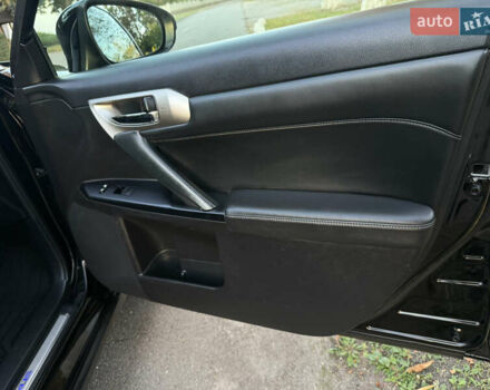 Черный Лексус СТ, объемом двигателя 1.8 л и пробегом 150 тыс. км за 12000 $, фото 19 на Automoto.ua