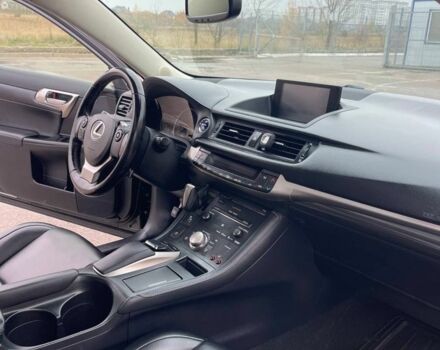 Черный Лексус СТ, объемом двигателя 1.8 л и пробегом 66 тыс. км за 15000 $, фото 4 на Automoto.ua