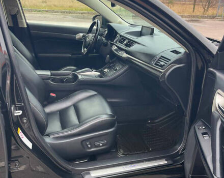 Черный Лексус СТ, объемом двигателя 1.8 л и пробегом 66 тыс. км за 15700 $, фото 3 на Automoto.ua