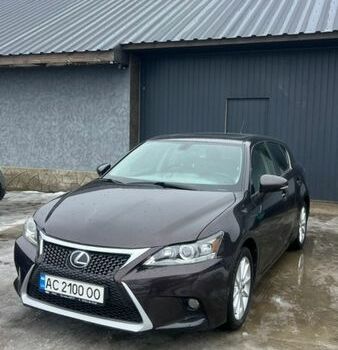 Коричневый Лексус СТ, объемом двигателя 1.8 л и пробегом 200 тыс. км за 10500 $, фото 1 на Automoto.ua
