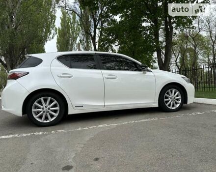 Лексус СТ, об'ємом двигуна 1.8 л та пробігом 160 тис. км за 14000 $, фото 2 на Automoto.ua