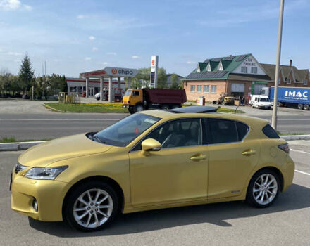 Желтый Лексус СТ, объемом двигателя 1.8 л и пробегом 220 тыс. км за 13700 $, фото 1 на Automoto.ua