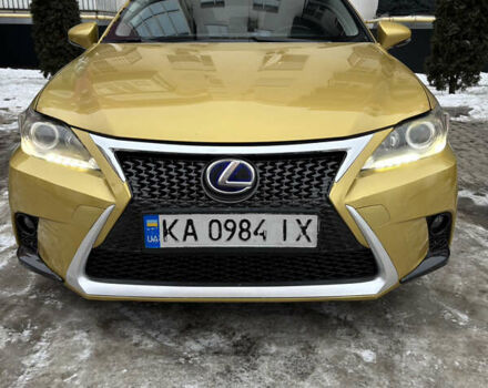 Желтый Лексус СТ, объемом двигателя 1.8 л и пробегом 203 тыс. км за 12500 $, фото 1 на Automoto.ua