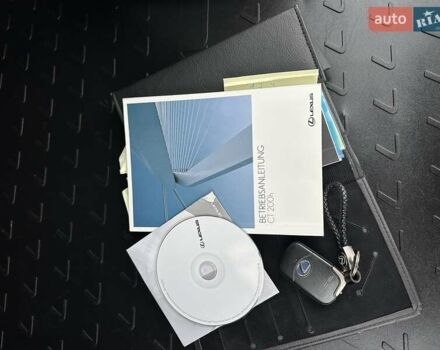 Серый Лексус СТ, объемом двигателя 1.8 л и пробегом 246 тыс. км за 10900 $, фото 31 на Automoto.ua