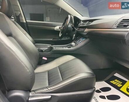 Серый Лексус СТ, объемом двигателя 1.8 л и пробегом 176 тыс. км за 13000 $, фото 11 на Automoto.ua