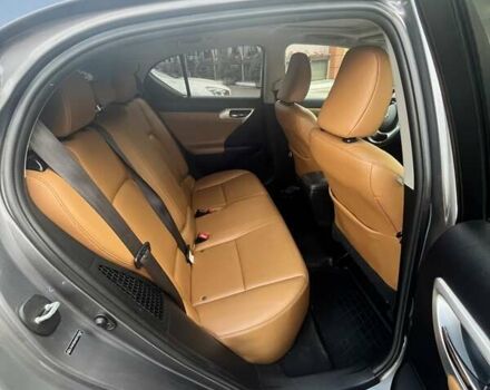 Сірий Лексус СТ, об'ємом двигуна 1.8 л та пробігом 208 тис. км за 13500 $, фото 4 на Automoto.ua