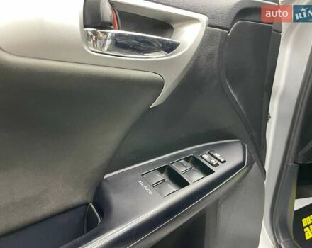 Серый Лексус СТ, объемом двигателя 1.8 л и пробегом 176 тыс. км за 13000 $, фото 6 на Automoto.ua