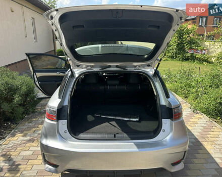 Сірий Лексус СТ, об'ємом двигуна 1.8 л та пробігом 220 тис. км за 14500 $, фото 6 на Automoto.ua