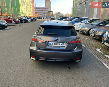 Серый Лексус СТ, объемом двигателя 1.8 л и пробегом 110 тыс. км за 15300 $, фото 4 на Automoto.ua