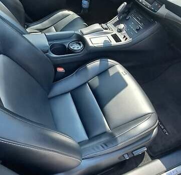 Серый Лексус СТ, объемом двигателя 1.8 л и пробегом 79 тыс. км за 16500 $, фото 2 на Automoto.ua