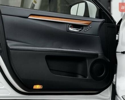 Белый Лексус ЕС, объемом двигателя 2.5 л и пробегом 178 тыс. км за 16500 $, фото 10 на Automoto.ua