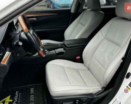 Белый Лексус ЕС, объемом двигателя 2.5 л и пробегом 178 тыс. км за 16500 $, фото 15 на Automoto.ua