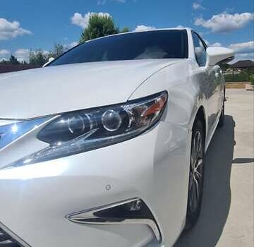 Белый Лексус ЕС, объемом двигателя 2.49 л и пробегом 82 тыс. км за 28800 $, фото 2 на Automoto.ua