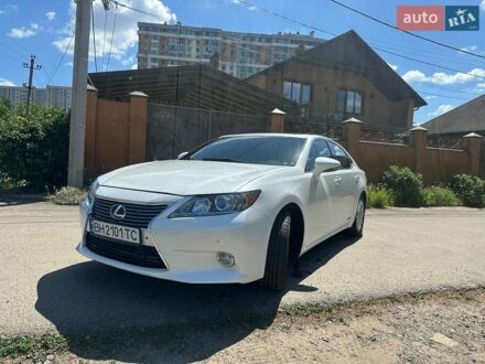 Белый Лексус ЕС, объемом двигателя 2.5 л и пробегом 295 тыс. км за 16200 $, фото 1 на Automoto.ua