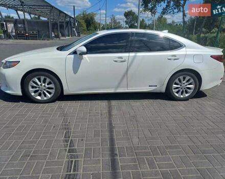 Белый Лексус ЕС, объемом двигателя 2.49 л и пробегом 127 тыс. км за 19899 $, фото 1 на Automoto.ua