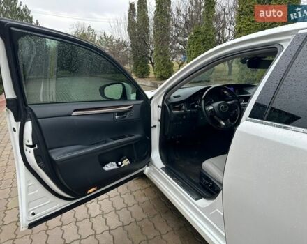 Белый Лексус ЕС, объемом двигателя 3.46 л и пробегом 175 тыс. км за 24700 $, фото 1 на Automoto.ua