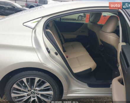 Лексус ЕС, объемом двигателя 2.5 л и пробегом 34 тыс. км за 10000 $, фото 7 на Automoto.ua