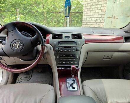 Серый Лексус ЕС, объемом двигателя 0 л и пробегом 250 тыс. км за 3850 $, фото 4 на Automoto.ua