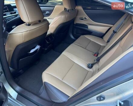 Лексус ЕС 2018 у Черкасах на Automoto.ua Сірий Лексус ЕС, об'ємом двигуна 2.5 л та пробігом 113 тис. км за 33777 $, фото 17 на Automoto.ua