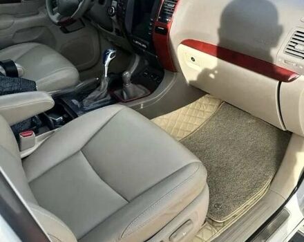 Белый Лексус ГХ, объемом двигателя 4.7 л и пробегом 220 тыс. км за 18500 $, фото 6 на Automoto.ua