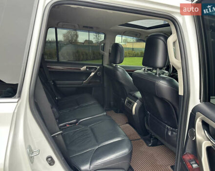 Белый Лексус ГХ, объемом двигателя 4.6 л и пробегом 249 тыс. км за 26500 $, фото 11 на Automoto.ua