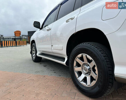 Белый Лексус ГХ, объемом двигателя 4.6 л и пробегом 249 тыс. км за 26500 $, фото 1 на Automoto.ua