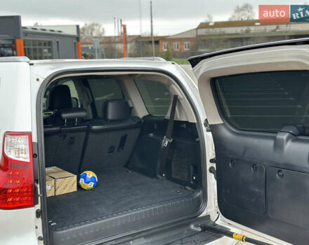 Белый Лексус ГХ, объемом двигателя 4.6 л и пробегом 249 тыс. км за 26500 $, фото 7 на Automoto.ua