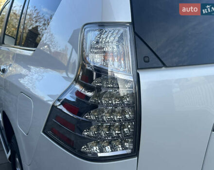 Білий Лексус ГХ, об'ємом двигуна 4.61 л та пробігом 212 тис. км за 29999 $, фото 30 на Automoto.ua