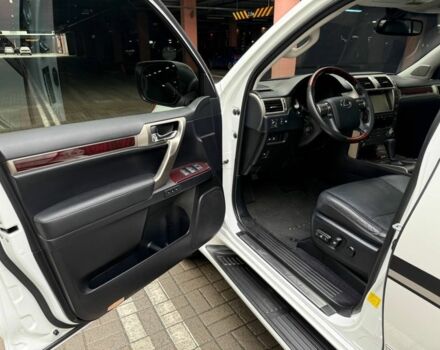 Білий Лексус ГХ, об'ємом двигуна 4.6 л та пробігом 63 тис. км за 30000 $, фото 4 на Automoto.ua