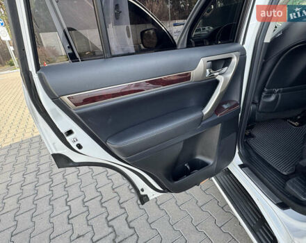 Білий Лексус ГХ, об'ємом двигуна 4.61 л та пробігом 57 тис. км за 35500 $, фото 10 на Automoto.ua