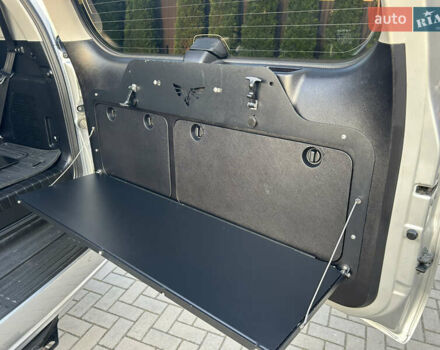 Лексус ГХ, объемом двигателя 4.6 л и пробегом 255 тыс. км за 38000 $, фото 2 на Automoto.ua