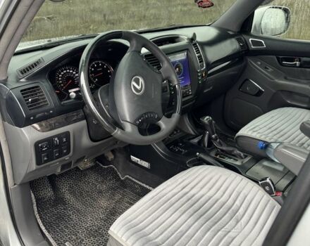 Серый Лексус ГХ, объемом двигателя 4.7 л и пробегом 281 тыс. км за 15000 $, фото 5 на Automoto.ua