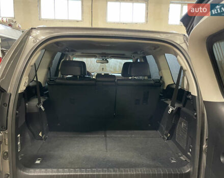 Серый Лексус ГХ, объемом двигателя 4.6 л и пробегом 330 тыс. км за 20000 $, фото 12 на Automoto.ua