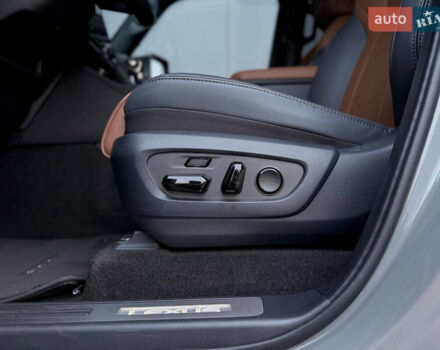 Сірий Лексус ГХ, об'ємом двигуна 3.45 л та пробігом 4 тис. км за 101200 $, фото 18 на Automoto.ua