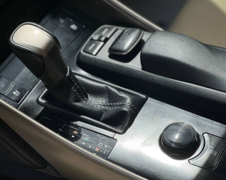 Сірий Лексус ІС 250, об'ємом двигуна 2.5 л та пробігом 152 тис. км за 18000 $, фото 17 на Automoto.ua