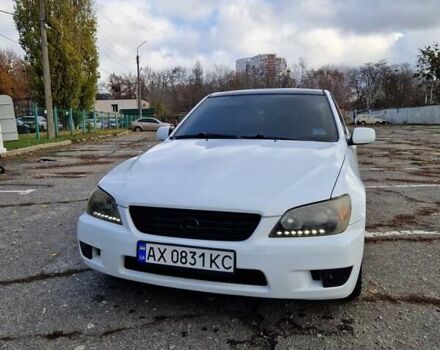 Білий Лексус ІС, об'ємом двигуна 1.99 л та пробігом 402 тис. км за 5300 $, фото 1 на Automoto.ua