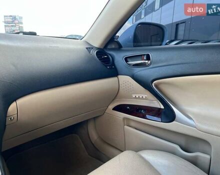 Білий Лексус ІС, об'ємом двигуна 2.2 л та пробігом 351 тис. км за 8990 $, фото 31 на Automoto.ua