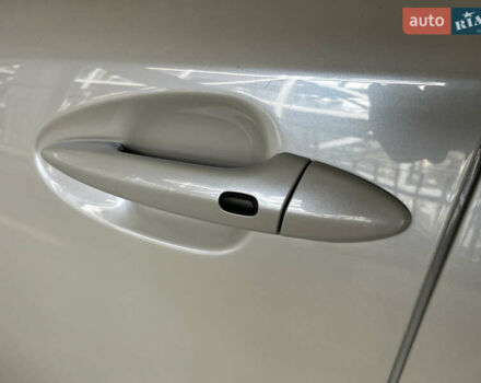 Белый Лексус ИС, объемом двигателя 2.5 л и пробегом 230 тыс. км за 10300 $, фото 38 на Automoto.ua