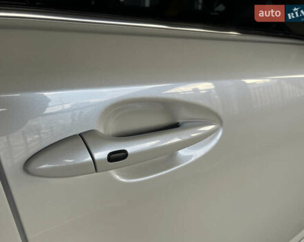 Белый Лексус ИС, объемом двигателя 2.5 л и пробегом 230 тыс. км за 10300 $, фото 37 на Automoto.ua