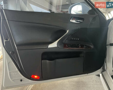 Белый Лексус ИС, объемом двигателя 2.5 л и пробегом 230 тыс. км за 10300 $, фото 19 на Automoto.ua