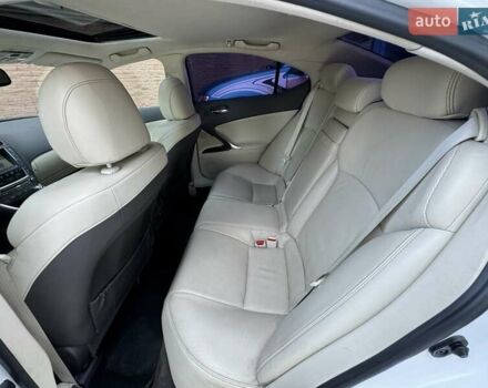 Белый Лексус ИС, объемом двигателя 2.5 л и пробегом 190 тыс. км за 12500 $, фото 14 на Automoto.ua