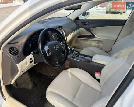 Білий Лексус ІС, об'ємом двигуна 2.5 л та пробігом 226 тис. км за 11000 $, фото 7 на Automoto.ua