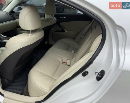 Белый Лексус ИС, объемом двигателя 2.5 л и пробегом 184 тыс. км за 10000 $, фото 17 на Automoto.ua