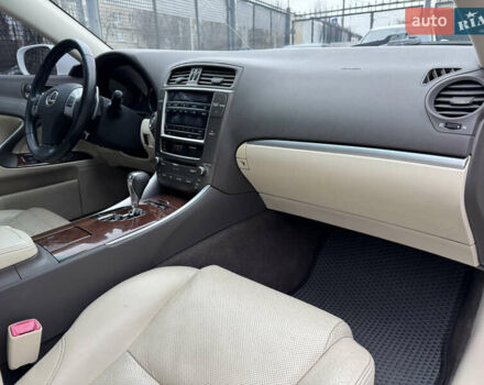 Белый Лексус ИС, объемом двигателя 2.5 л и пробегом 184 тыс. км за 10000 $, фото 16 на Automoto.ua