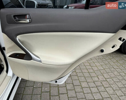 Белый Лексус ИС, объемом двигателя 2.5 л и пробегом 184 тыс. км за 10000 $, фото 13 на Automoto.ua